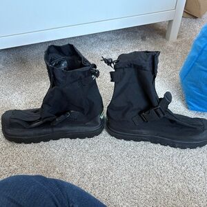 Neos Overshoes Mens Medium Black Voyager Waterproof Traction Winter Rain Light